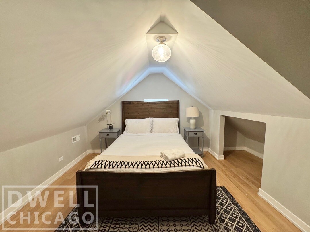 Building Photo - 2550 W Thomas St