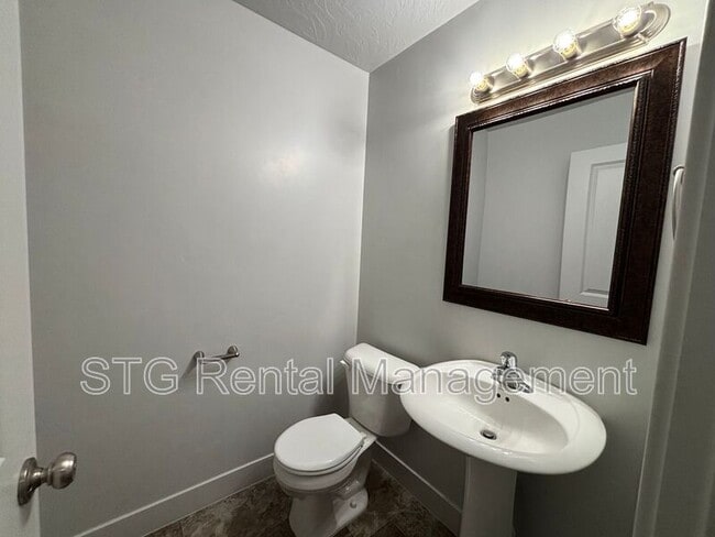 Building Photo - 3102 S Relic Ridge Dr
