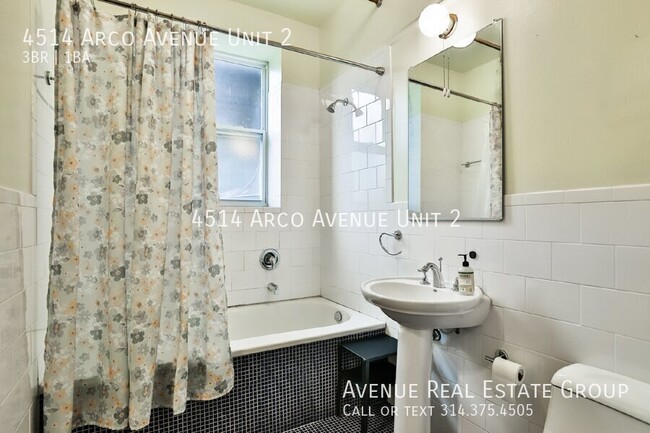 Building Photo - Charming 3-Bed Unit Near The Grove with Mo...