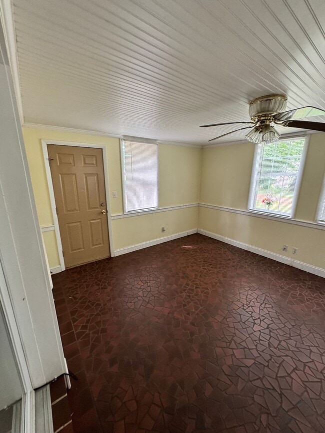 Building Photo - 3018 Delano Pl