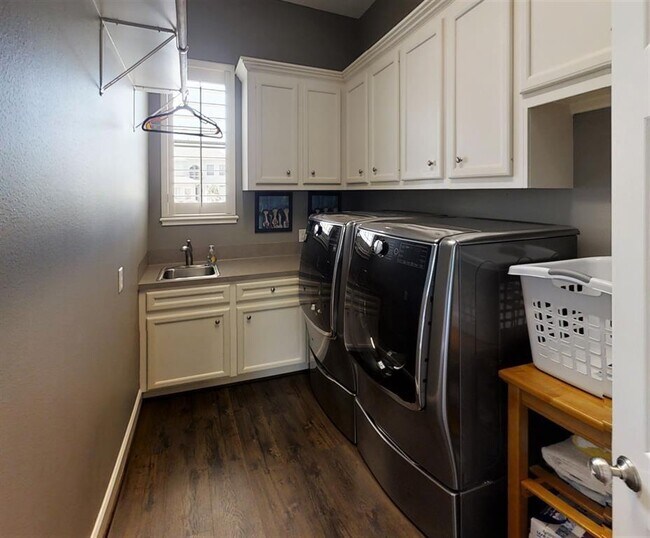 Building Photo - 1807 Sparrows Ridge