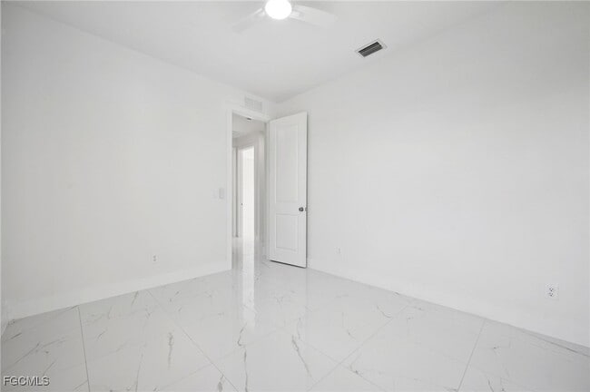 Building Photo - 2403 Quentin Ave S