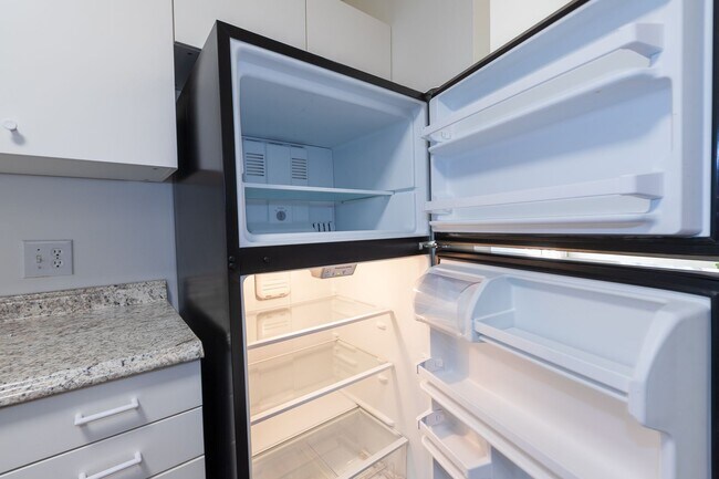 Building Photo - Beautiful Brookside duplex unit - NO PETS