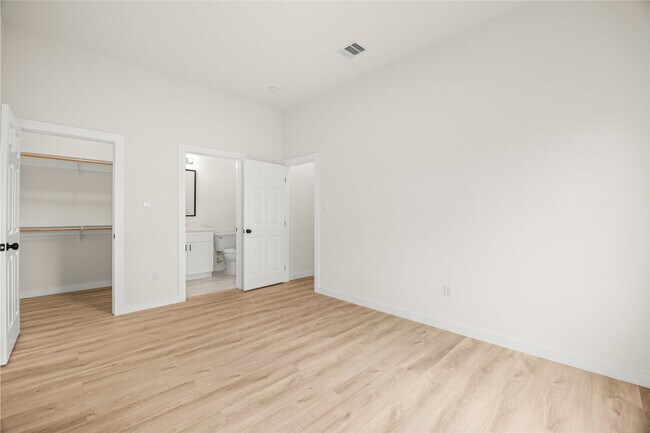 Building Photo - 9709 Pelsey St