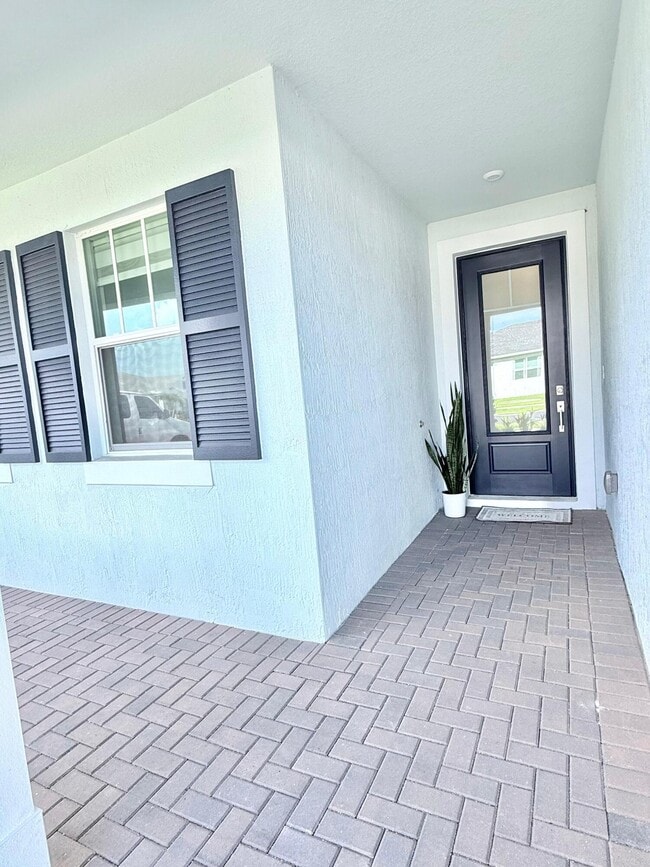 Building Photo - 10525 SW Orana Dr