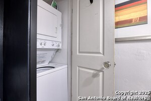 Building Photo - 8715 Starcrest Dr