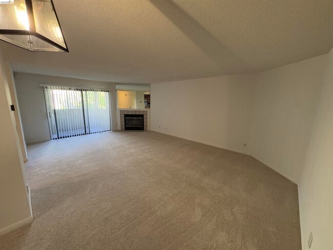 Building Photo - 3152 Heather Ridge Dr
