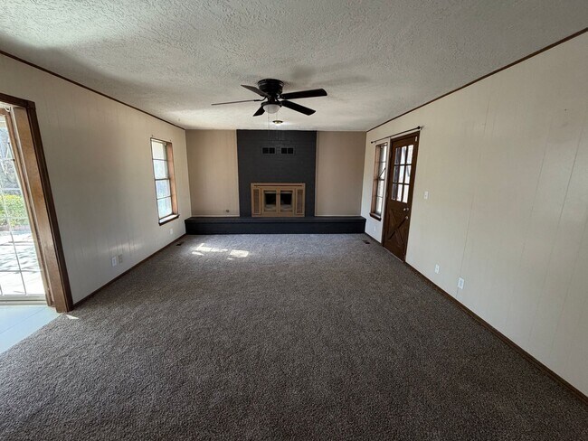 Building Photo - Beautiful 3bed/2.5bath Updated Westside Norman Home Available for Rent!