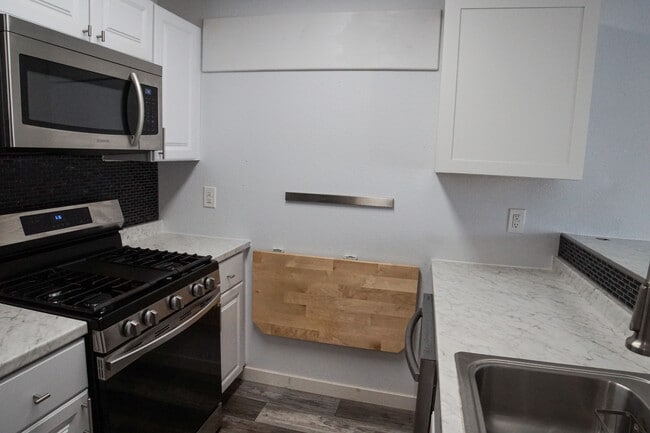 Building Photo - 1741 E 53rd Ave