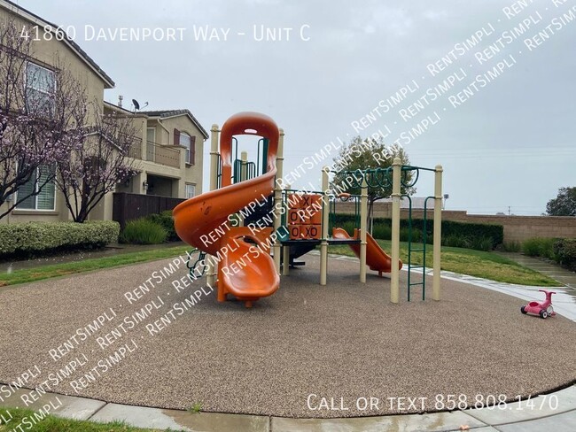 Building Photo - 41860 Davenport Way
