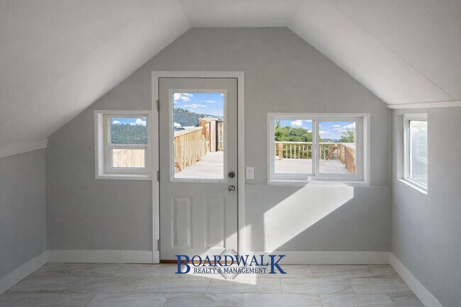 Building Photo - 555 S 900 E