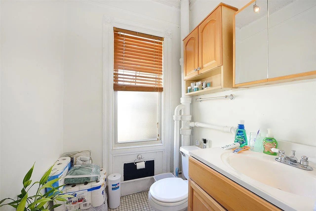 Building Photo - 354 7th St