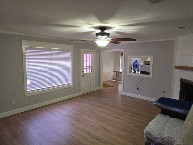 Building Photo - 2007 Southwood Dr