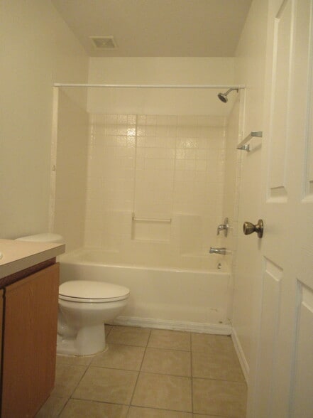 Bathroom 2 - 1221 cypress st