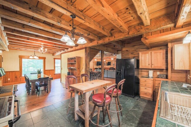 Building Photo - 195 Black Bear Dr