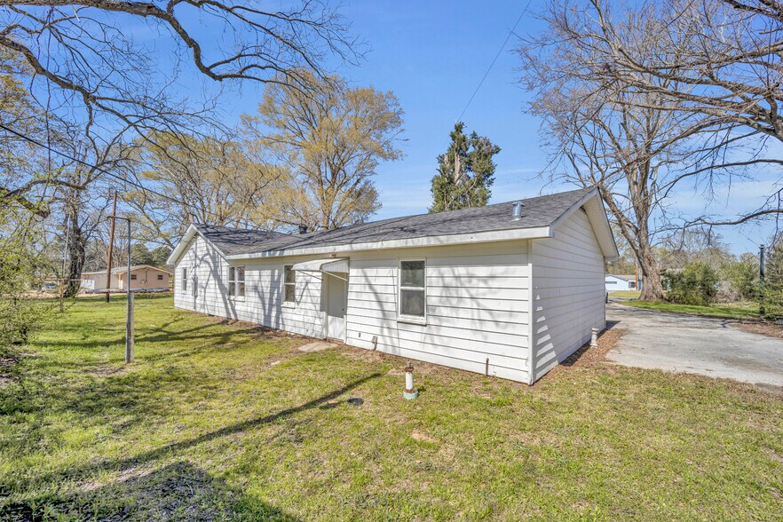 Building Photo - 4255 State Highway 323 W