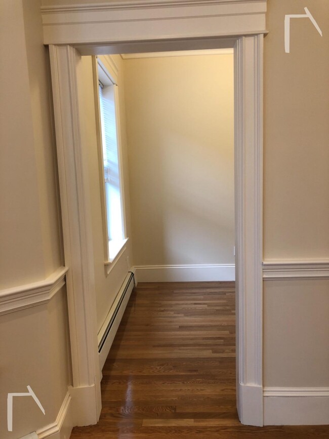 Building Photo - 871 Beacon St