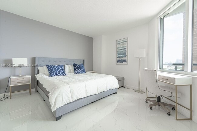 Building Photo - 335 S Biscayne Blvd