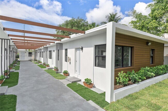 Building Photo - 1946 Pierce St