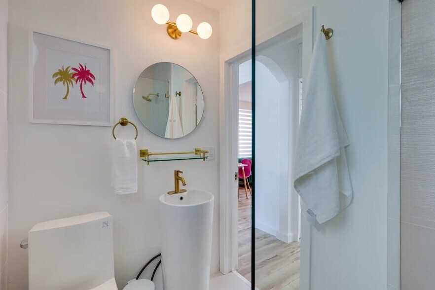 Building Photo - 1320 SW 11th St