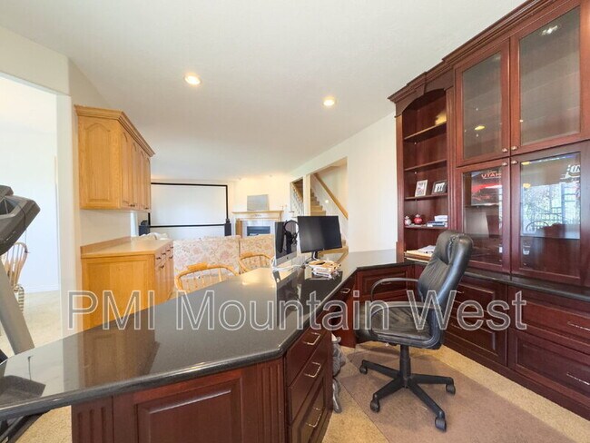 Building Photo - 49 E Fairway Dr