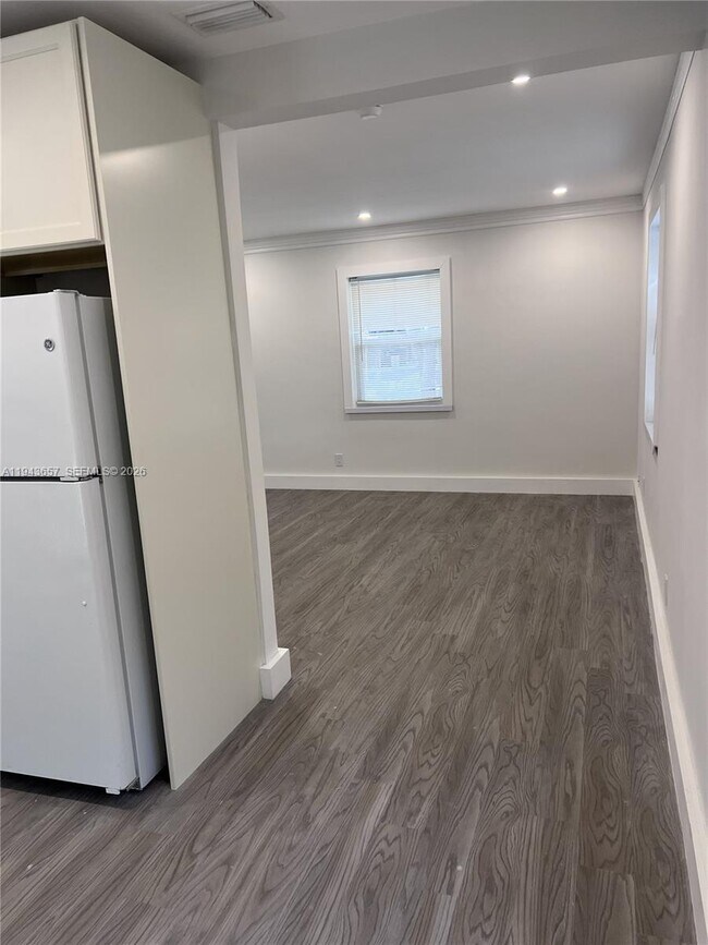 Building Photo - 1432 N Andrews Ave