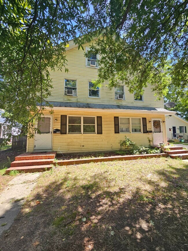 Building Photo - 211 S 6th St