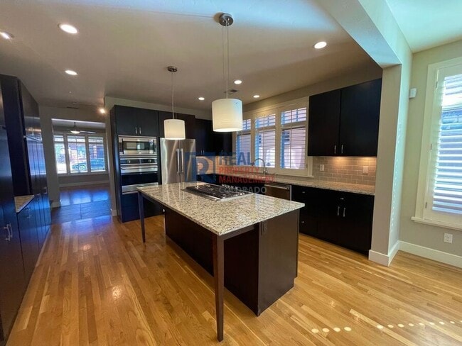 Building Photo - 233 S Pearl St