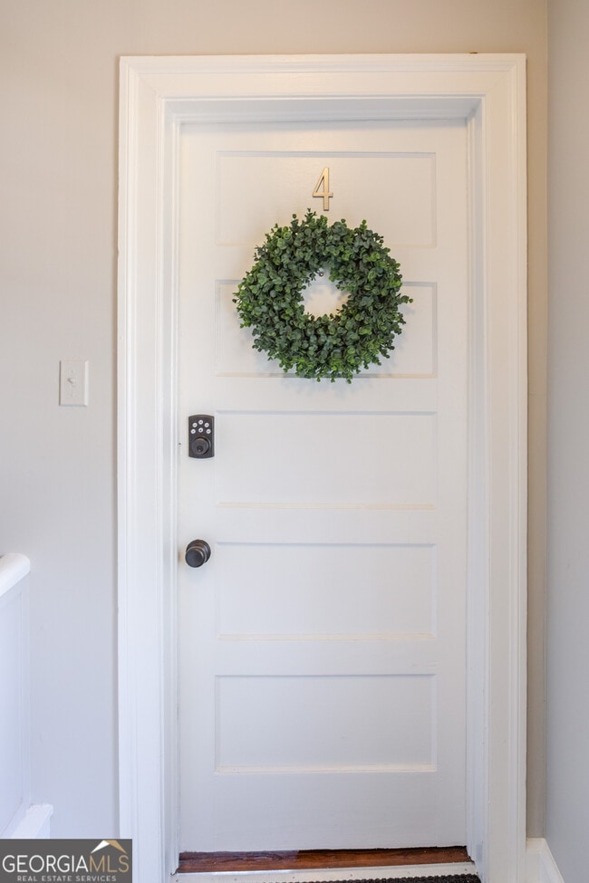 Building Photo - 111 E Screven St