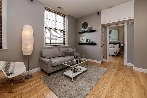 Building Photo - Prime Quincy Location! Beautiful 1BR Near Wollaston Red Line