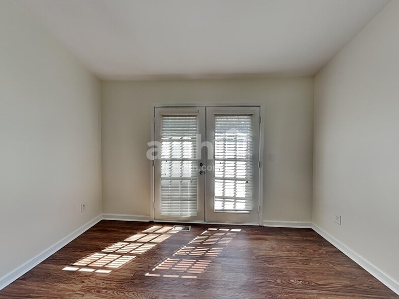 Building Photo - 108 River Watch Dr