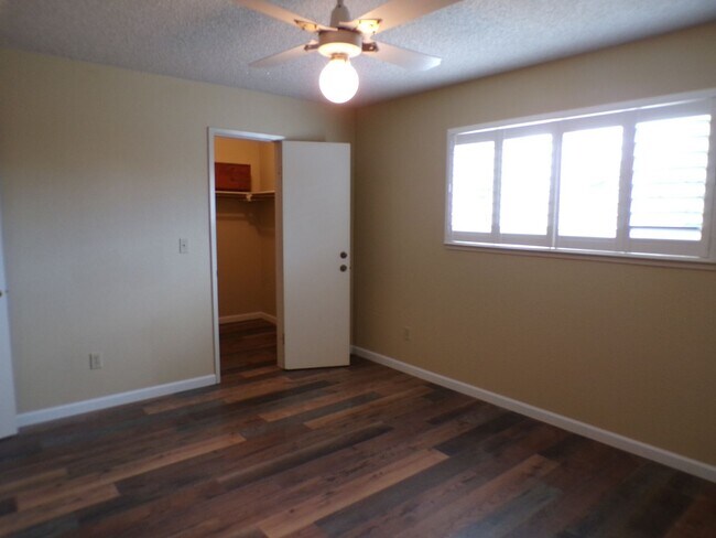 Building Photo - 3 bedroom 2 Barh Home Close to Vintage Faire Mall