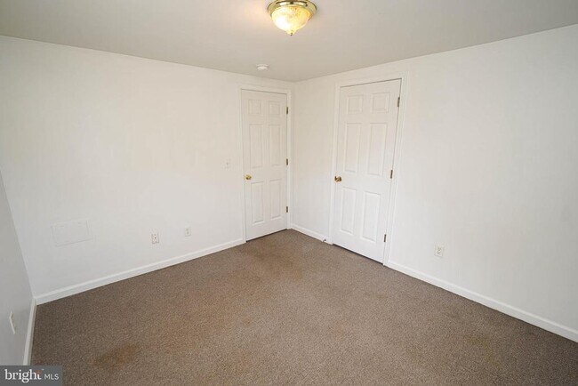 Building Photo - 401 Newton Terrace