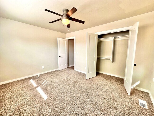 Building Photo - 4 Bed Spacious Midwest city House