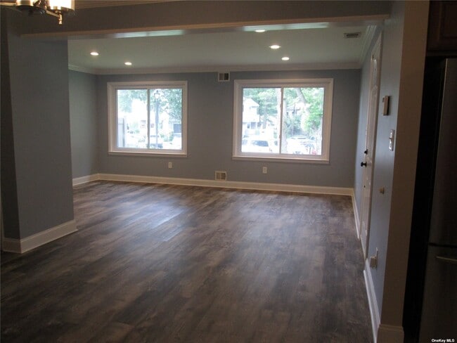 Building Photo - 229 Springmeadow Dr