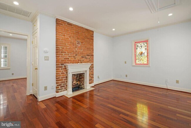 Building Photo - 1241 30th St NW