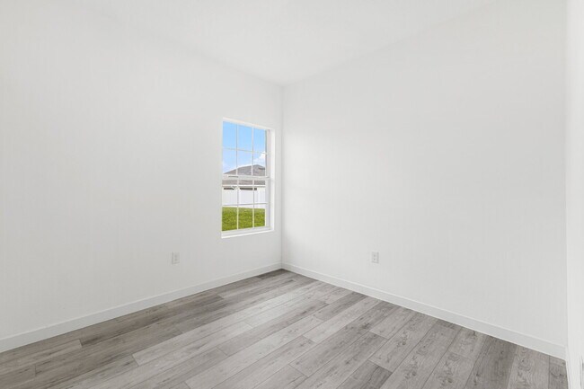 Building Photo - Stylish & Spacious 3 Bedroom Home in Prime Location!