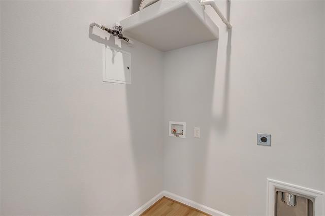 Building Photo - 10434 Peonia St