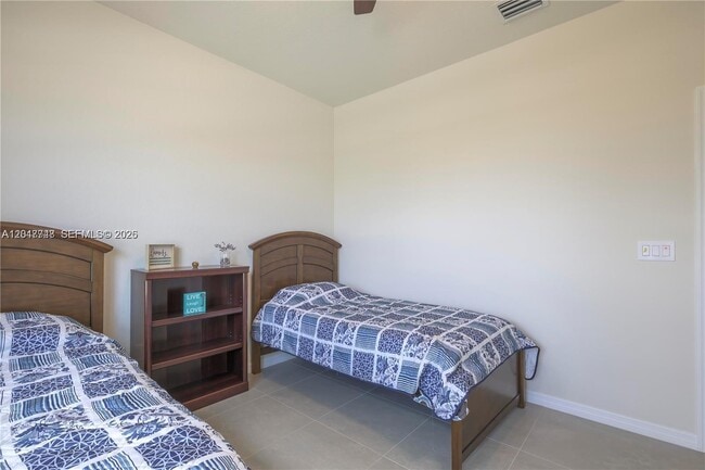 Building Photo - 12300 SW Myrtle Oak Dr