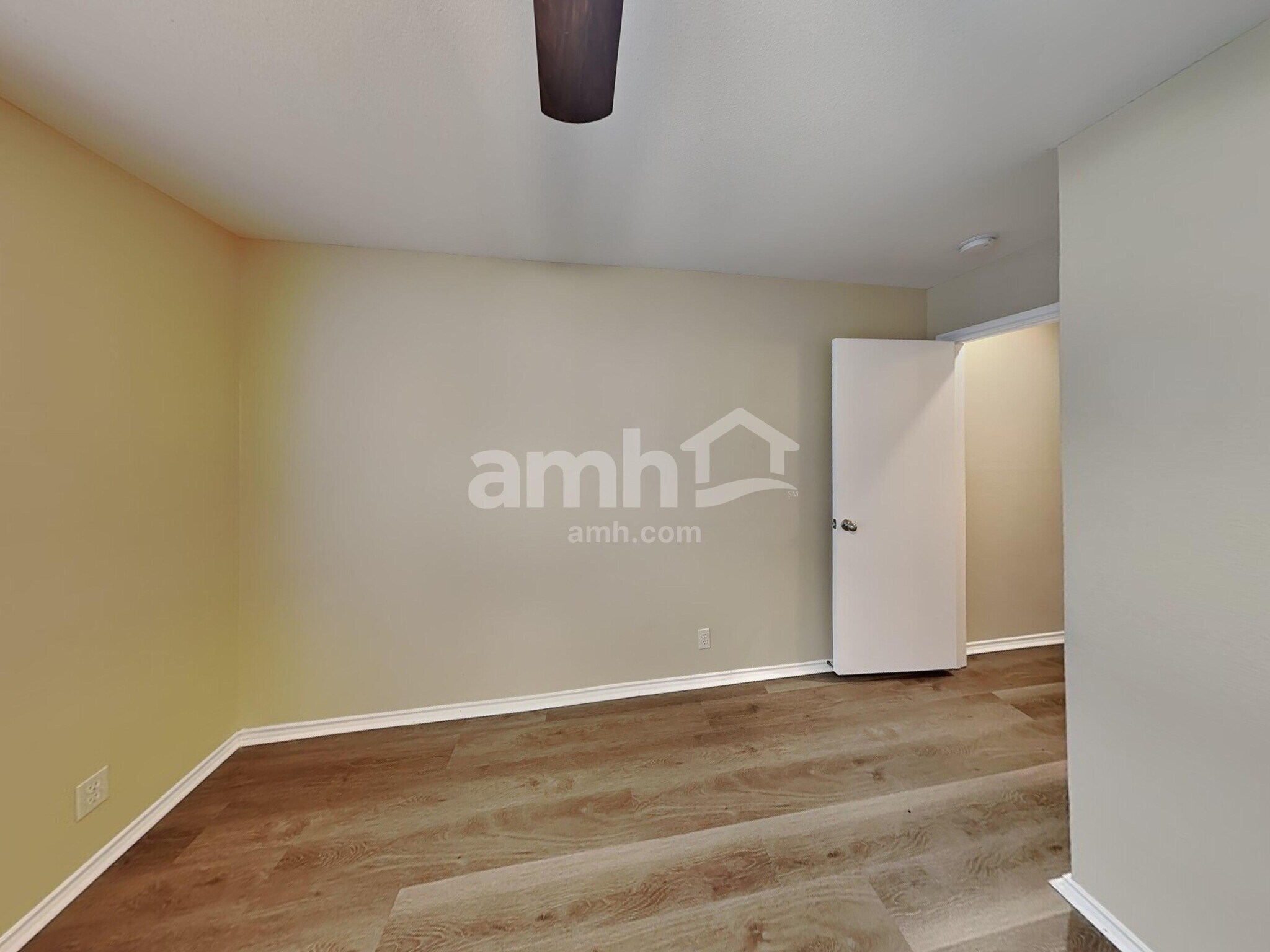 Building Photo - 15243 Kamary Ln