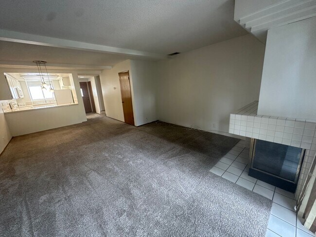 Building Photo - Beautiful 2 bed / 2.5 bath / 1,218 sqft Condo in Solana Beach - Available 01/26