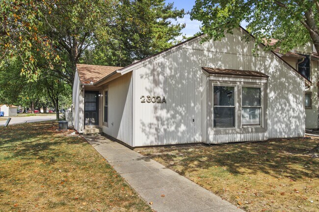 Primary Photo - 2302A Melrose Dr