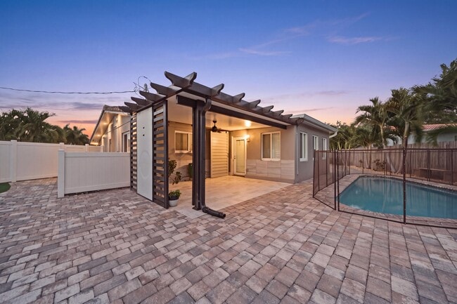 Building Photo - 5031 NE 23rd Terrace