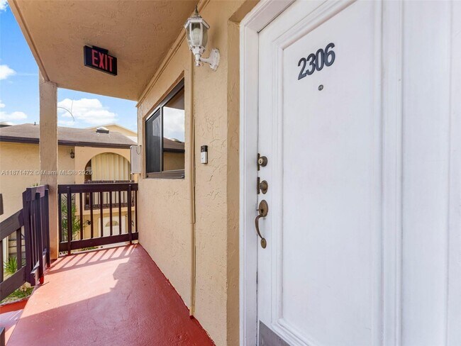Primary Photo - 2306 W 53rd St