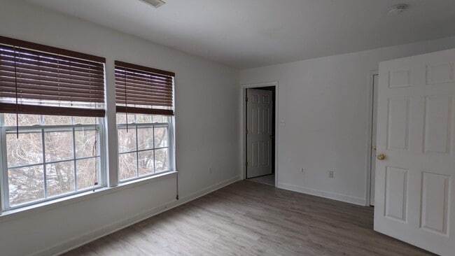 Building Photo - 829 Gallows Ct