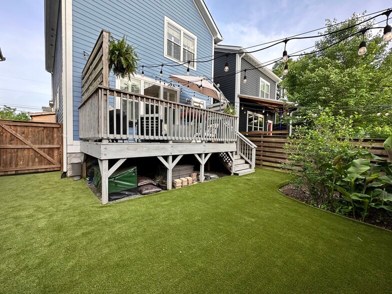 Artificial turf back yard - 1716 Northview Ave