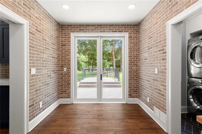Building Photo - 4562 Columns Dr SE