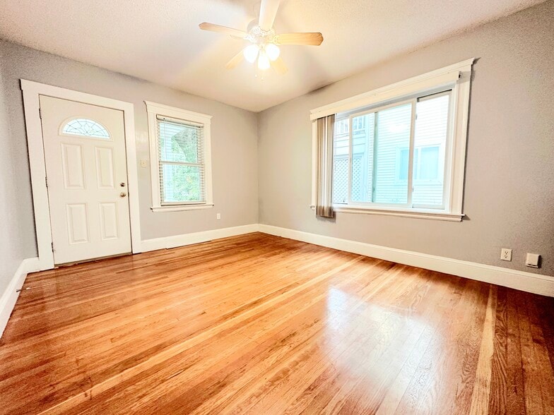 Building Photo - 44 Day St