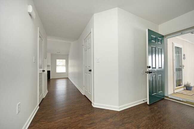 Building Photo - Now Available in Cary! Cozy 2-Bedroom Condo with Fireplace, Pool Access & Covered Porch!
