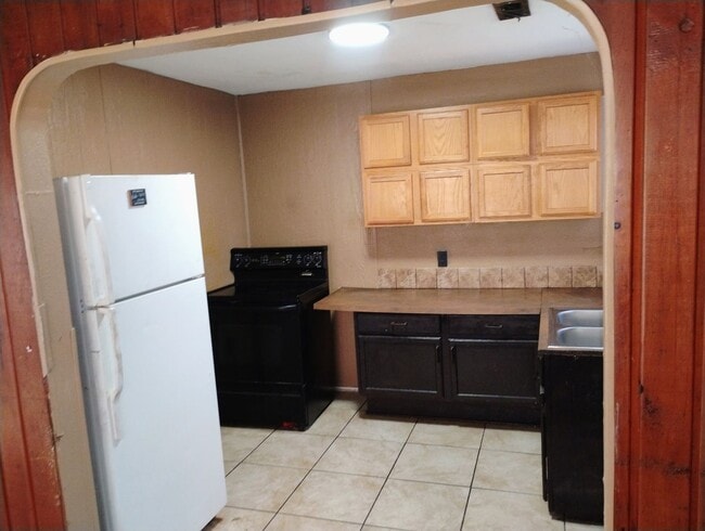 Building Photo - 2 bed 1 bath